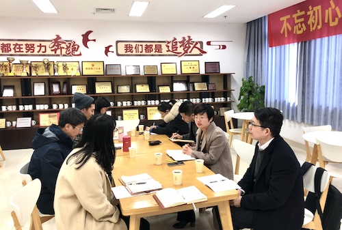 党委书记诸英做点评