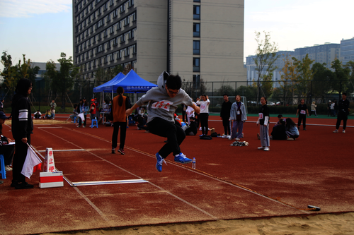 琚小飞老师跳远